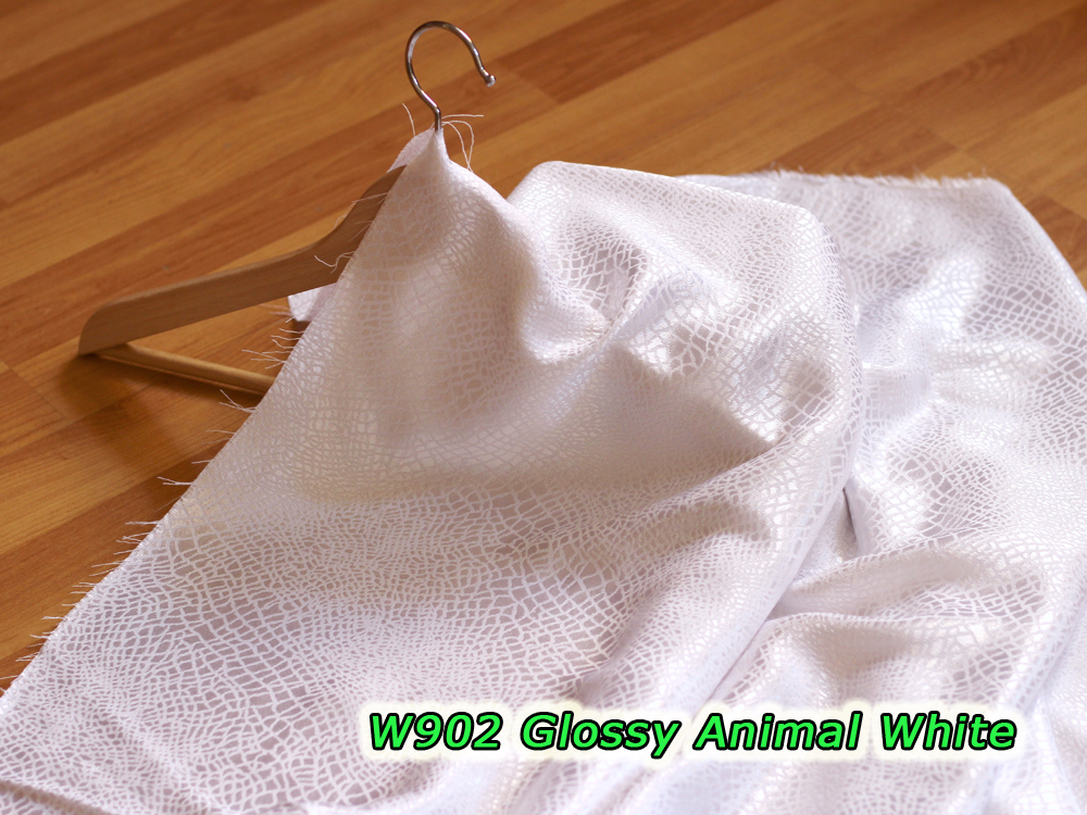 W902 Glossy Animal White