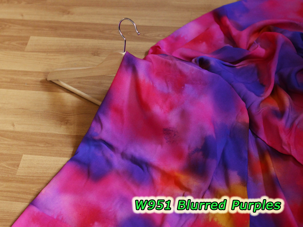 W951 Blurred Purples